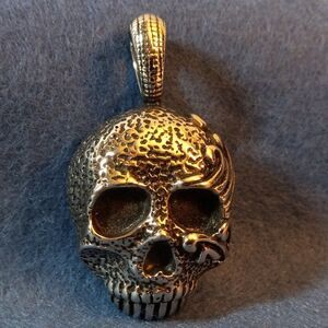 Skull Pendant by Chisel